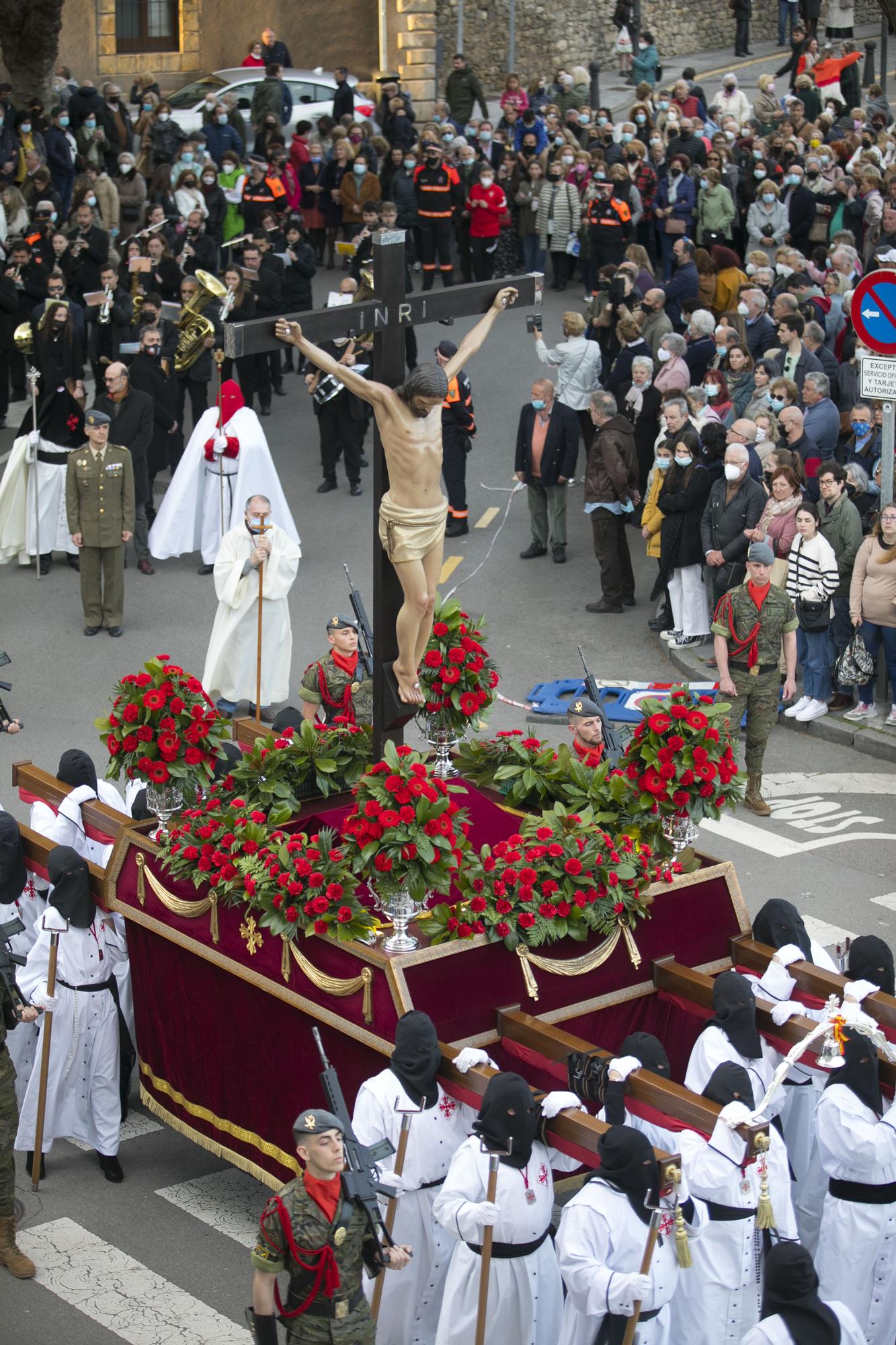 EN IMÁGENES: Gijón arropa al Cristo de los Mártires en su regreso a las calles