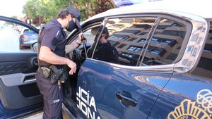 Un home amb ordre d’allunyament de la seva parella l’arrossega pel carrer a Valladolid