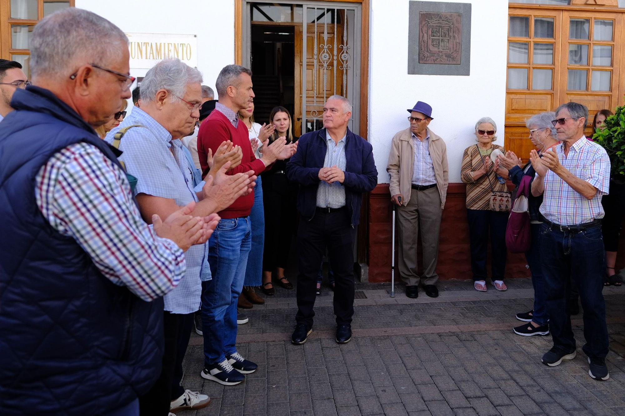 Minuto de silencio y último adiós a la mujer asesinada en La Aldea