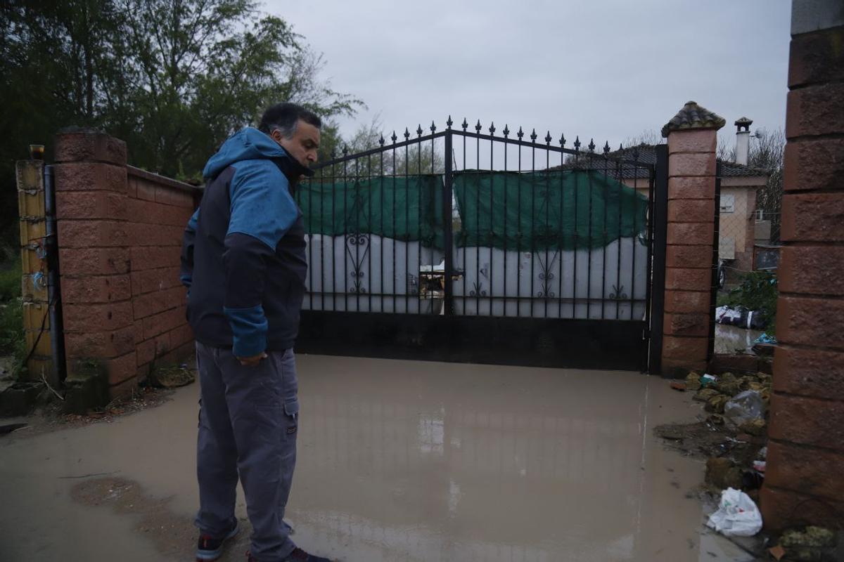 Agua a las puertas de una parcelación.
