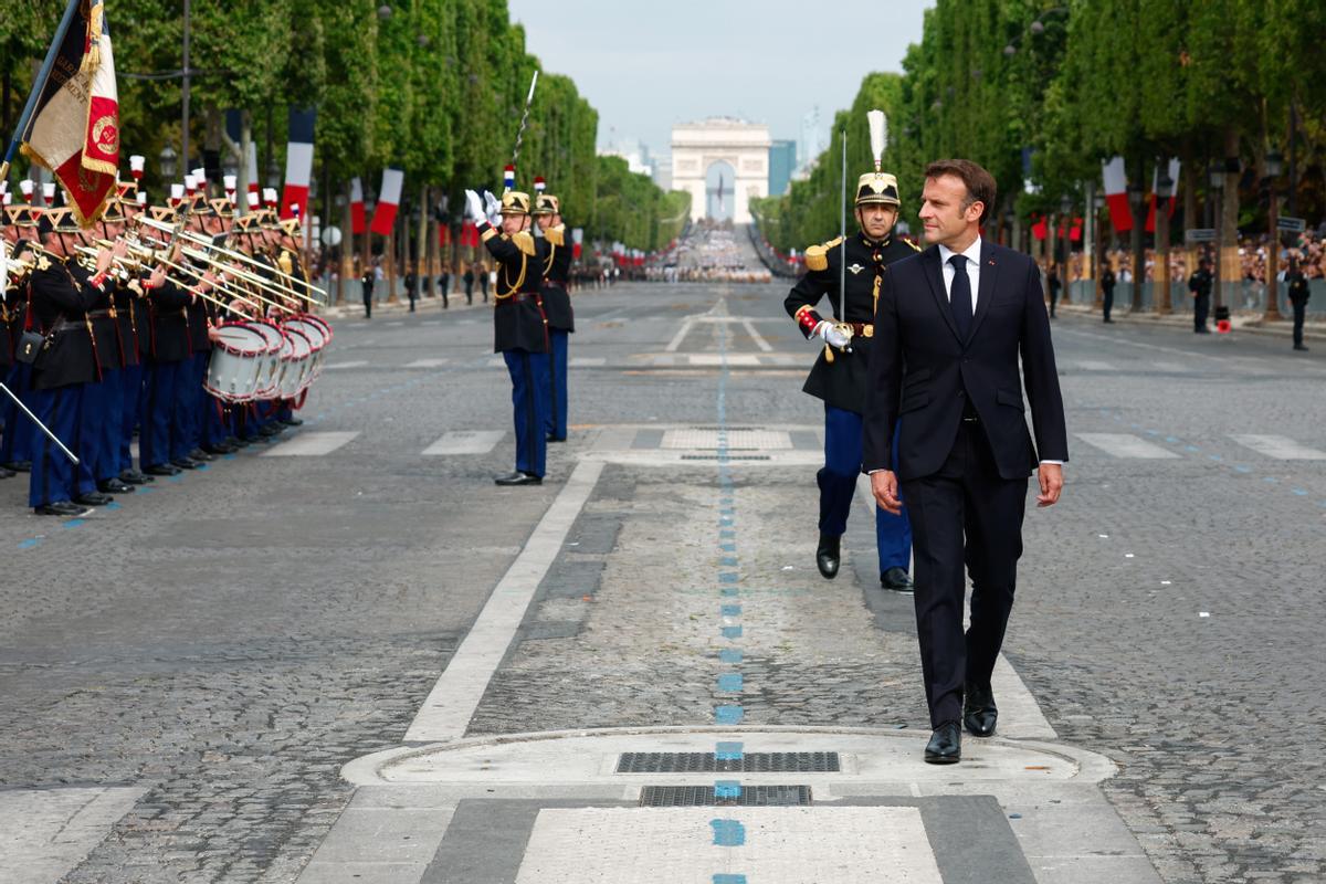 París celebra por todo alto el aniversario de la toma de la Bastilla.