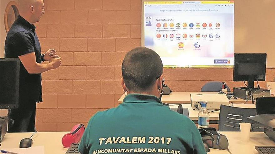 El plan T’Avalem enseña  a dar información turística