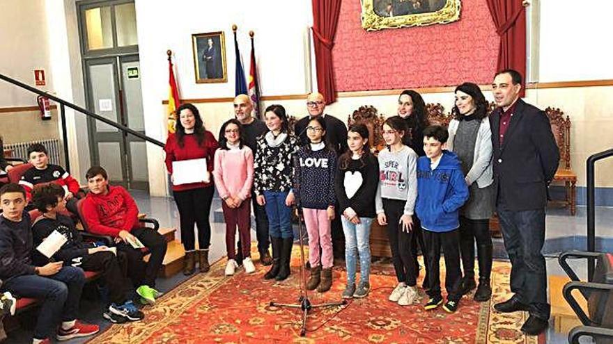 Los alumnos del colegio Monte Gándara, de El Puente, ganadores de la categoría A.