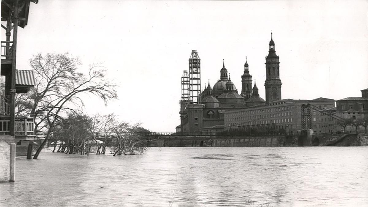 Una imagen de Zaragoza en 1954.