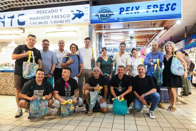 Doce chefs Estrella Michelin visitan el Mercat Nou de Ibiza