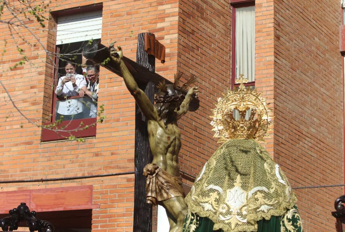 El fervor de Las Palmeras se ensalza con la hermandad de la Piedad