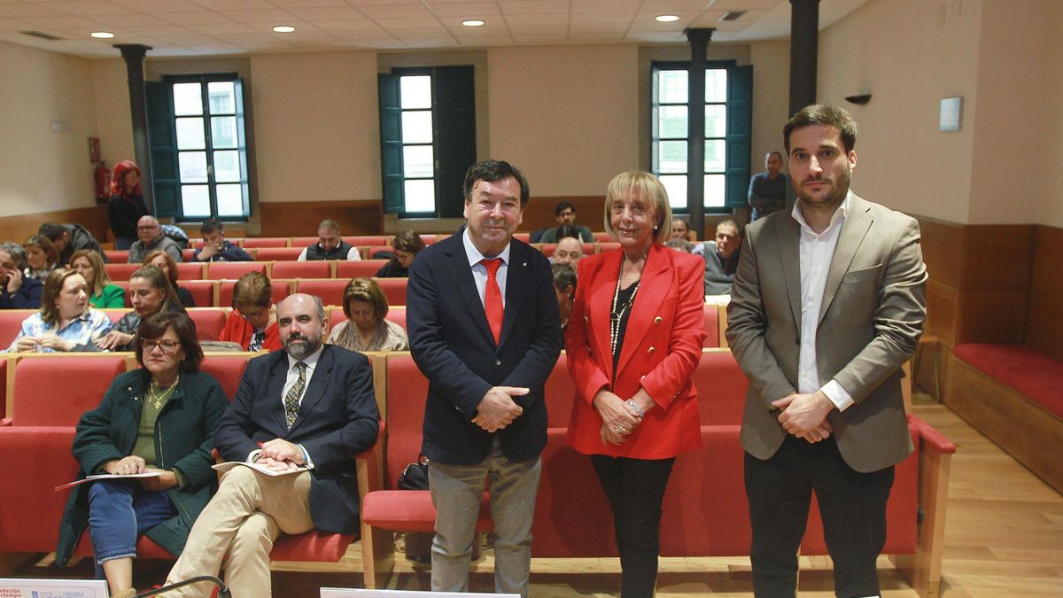 Bartolomé Pidal, a la izquierda, y Diego Carbajosa, a la derecha, en un acto en Ourense.