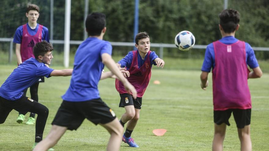 Lalo Rergis y Roberto Suárez dirigirán la cantera del Oviedo