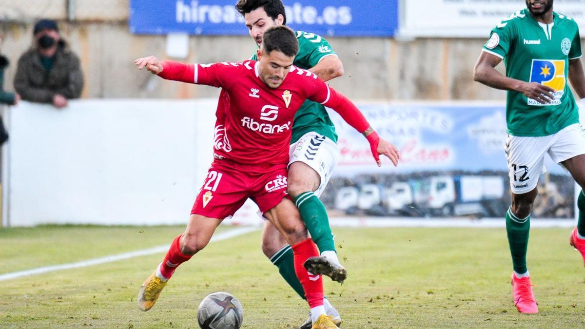 El murcianista Fran García en una acción del partido disputado en el campo del Marchamalo