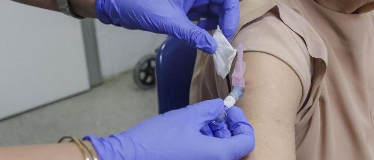 La cobertura de la cuarta dosis de la vacuna combinada de la gripe y la covid fue muy baja.