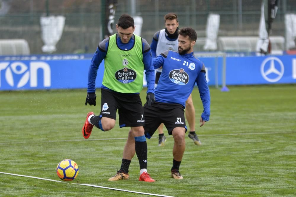 Los jugadores de campo que fueron titulares en el Camp Nou se retiraron a los vestuarios antes que el resto.