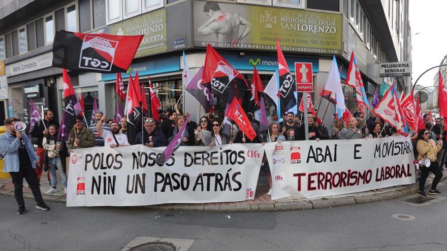 Protesta de trabajadores de Abai, en abril del año pasado en la plaza de Pontevedra. | Iago López