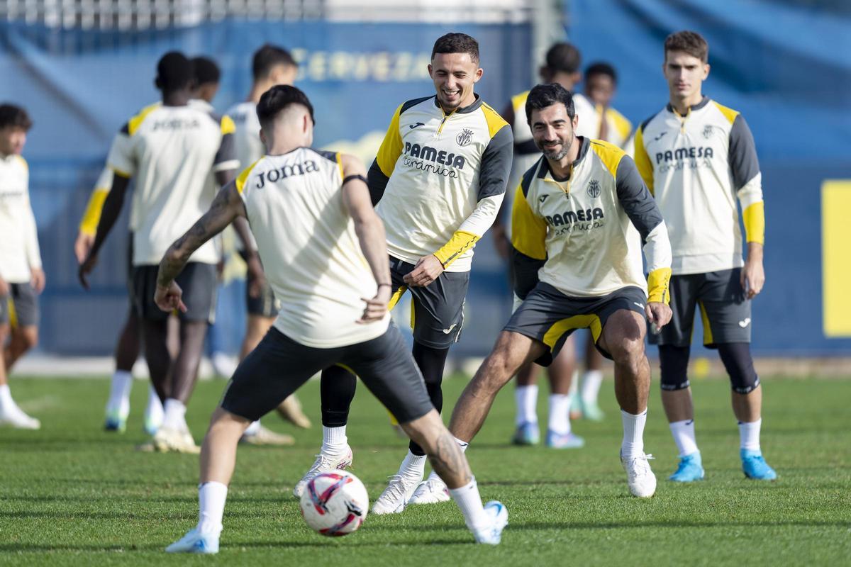 Los jugadores del Villarreal durante el entrenamiento.