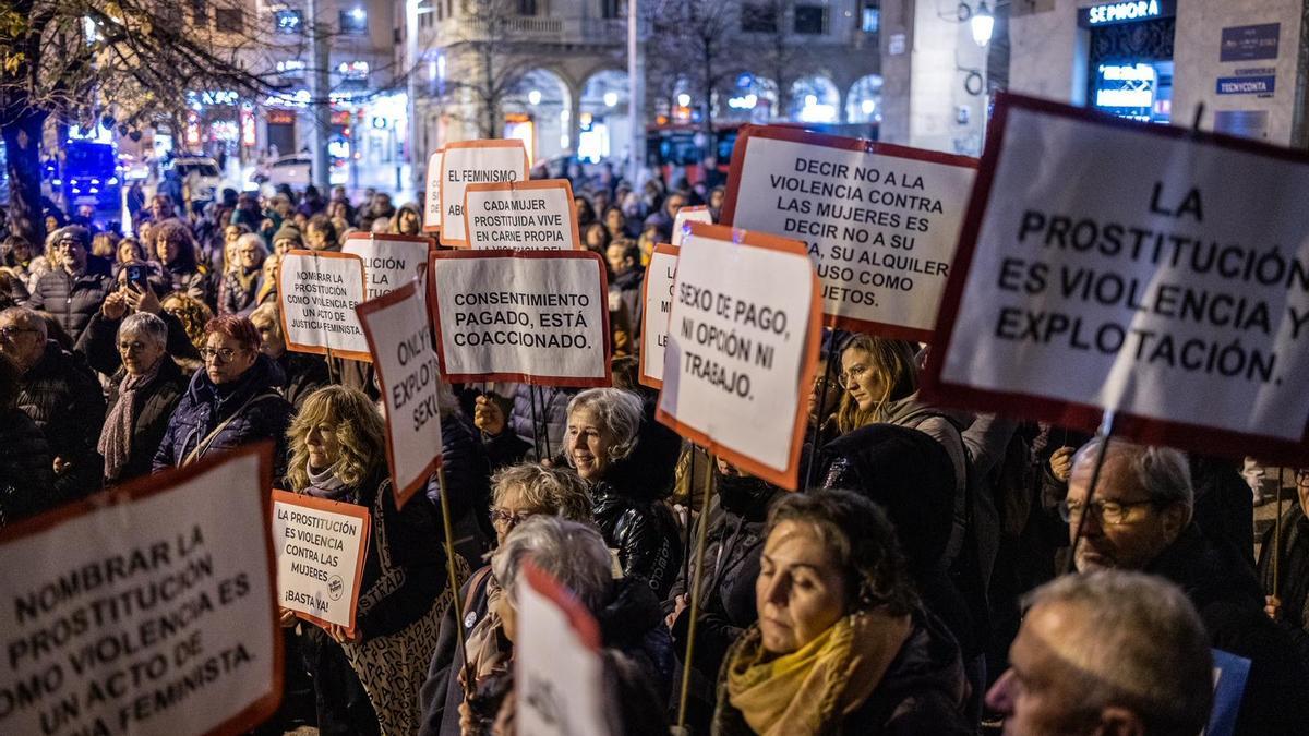 Vídeo | Zaragoza alza el grito en contra de la violencia contra la mujer