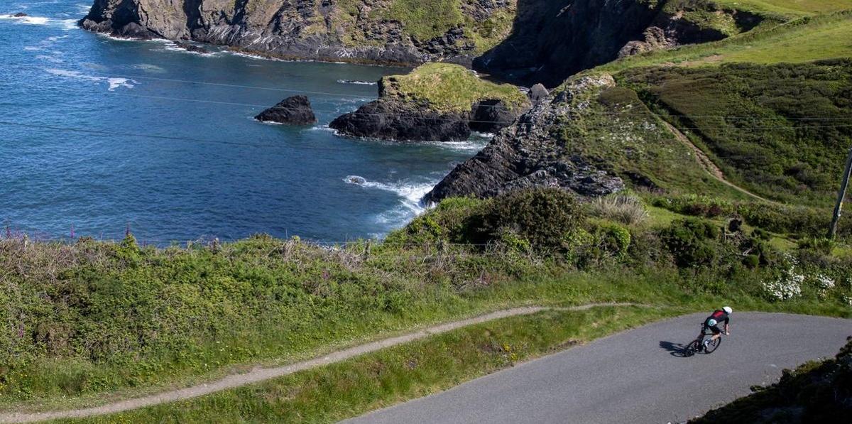 Descubre Gran Bretaña pedaleando por largas pendientes en paisajes increíbles