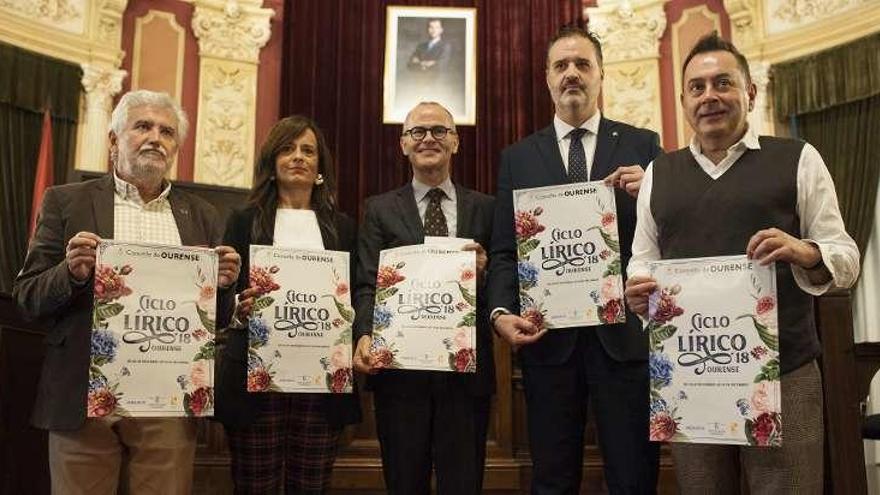 Acto de presentación de la tercera edición del ciclo lírico, en el concello. // Brais Lorenzo