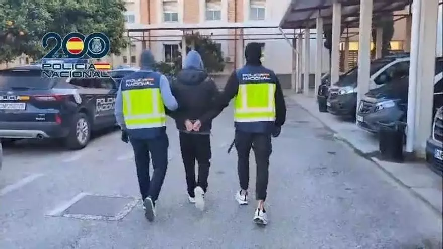 Un detenido en la previa del Betis - Sevilla por electrocutar a otra persona con un táser
