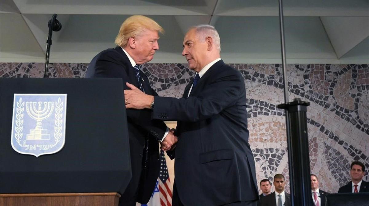 zentauroepp38571881 us president donald trump  l  shakes hands with israeli prim170523195630