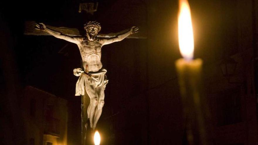 El Cristo del Amparo, imagen titular de Las Siete Palabras. Foto L. O. Z.