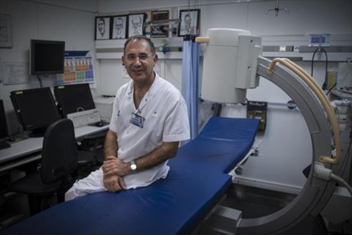 AL SEU TERRITORI.Fernando Escolano, a les instal·lacions d’anestesiologia de l’Hospital del Mar a Barcelona.