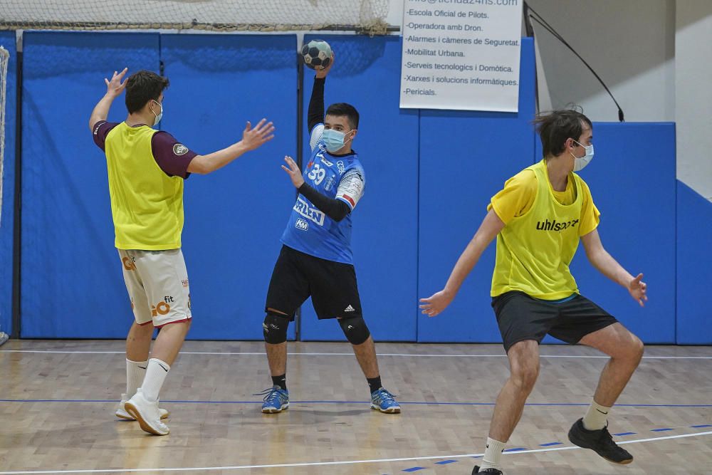 Els cadets del Sarrià en una sessió d''entrenament.