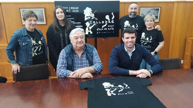 Louzao cos membros da organización.  | F.C.