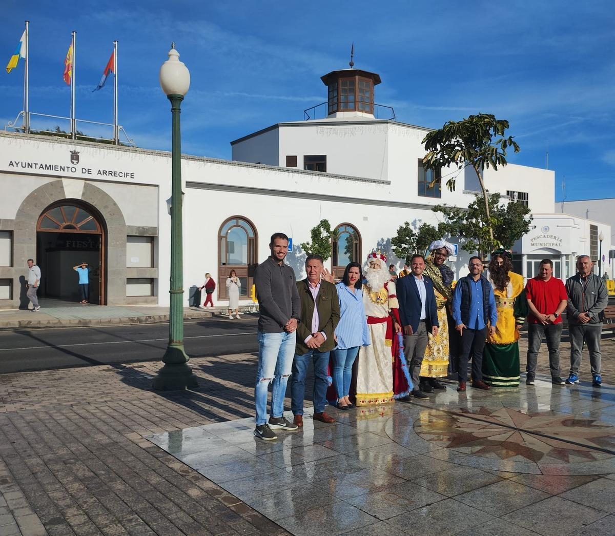 Los Reyes Magos, junto a la Rosa de los Vientos de la avenida de Arrecife.