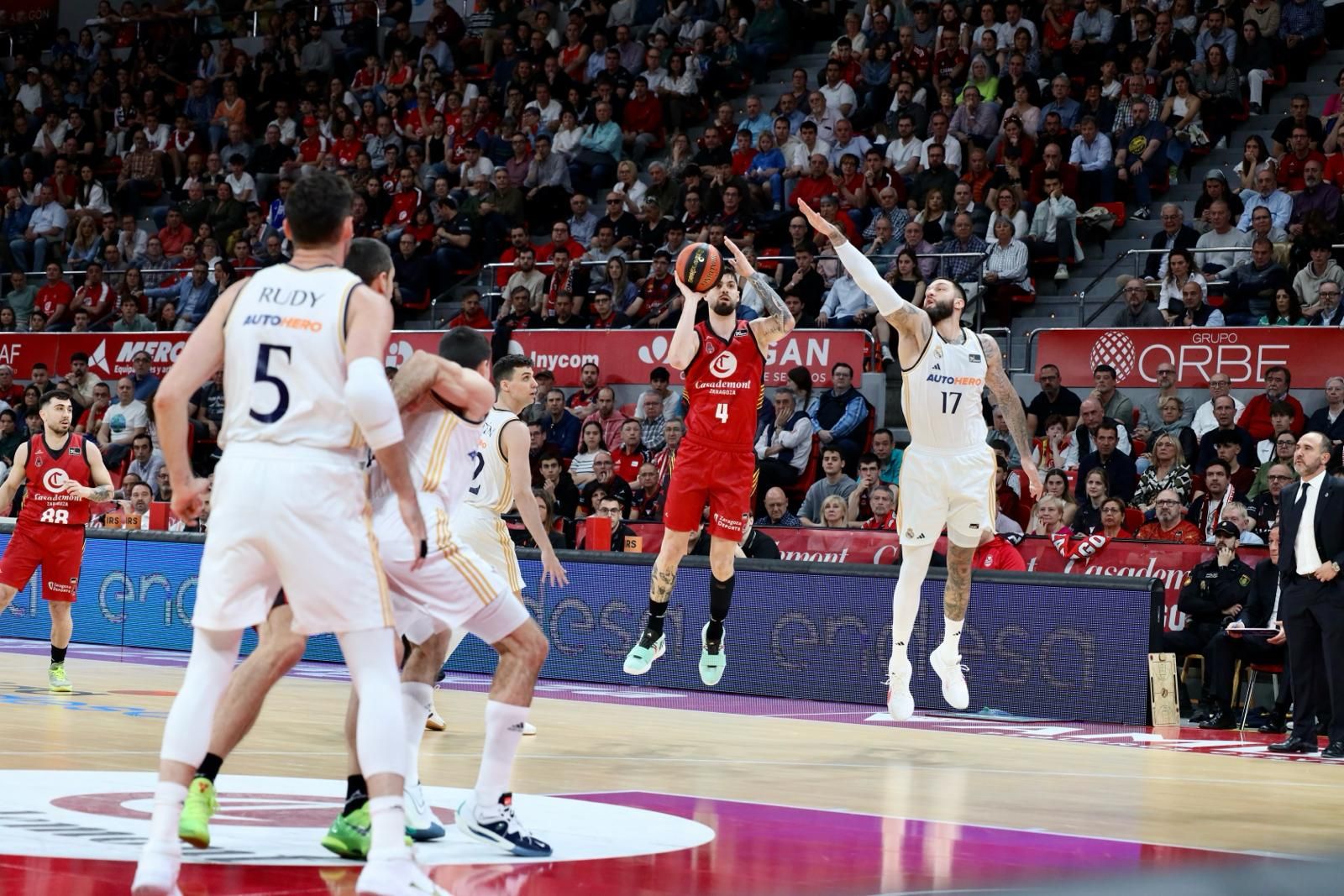 En imágenes | Casademont Zaragoza - Real Madrid