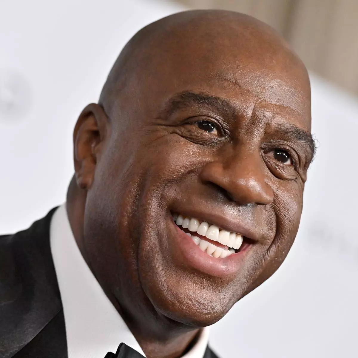 Magic Johnson apela a los hombres afroamericanos en EEUU: "Elijamos a Kamala Harris"