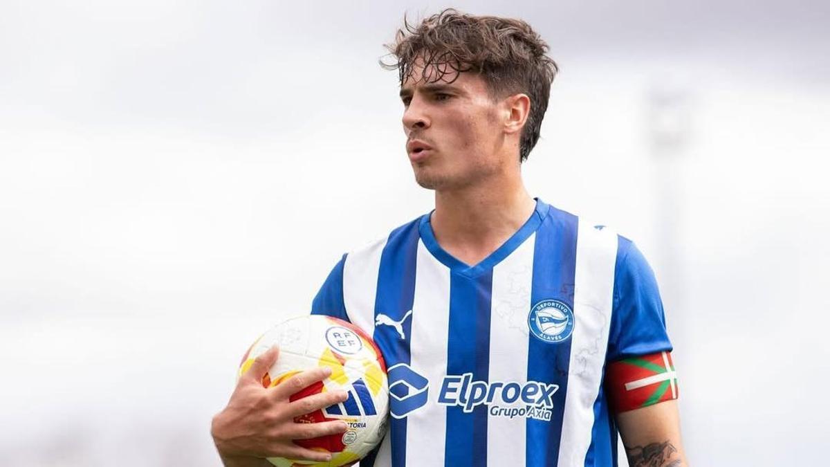 Egoitz Muñoz, durante un encuentro con el Alavés B.