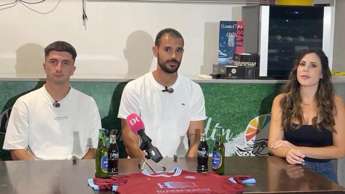Ángel Guerrero y Mario Gómez durante su presentación.