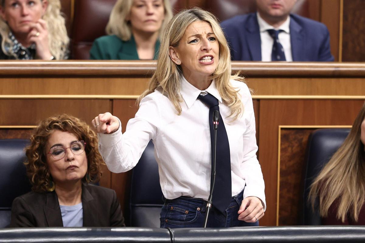 Archivo - La vicepresidenta segunda y ministra de Trabajo, Yolanda Díaz, interviene durante una sesión de control al Gobierno, en el Congreso de los Diputados, a 19 de marzo de 2025, en Madrid (España).