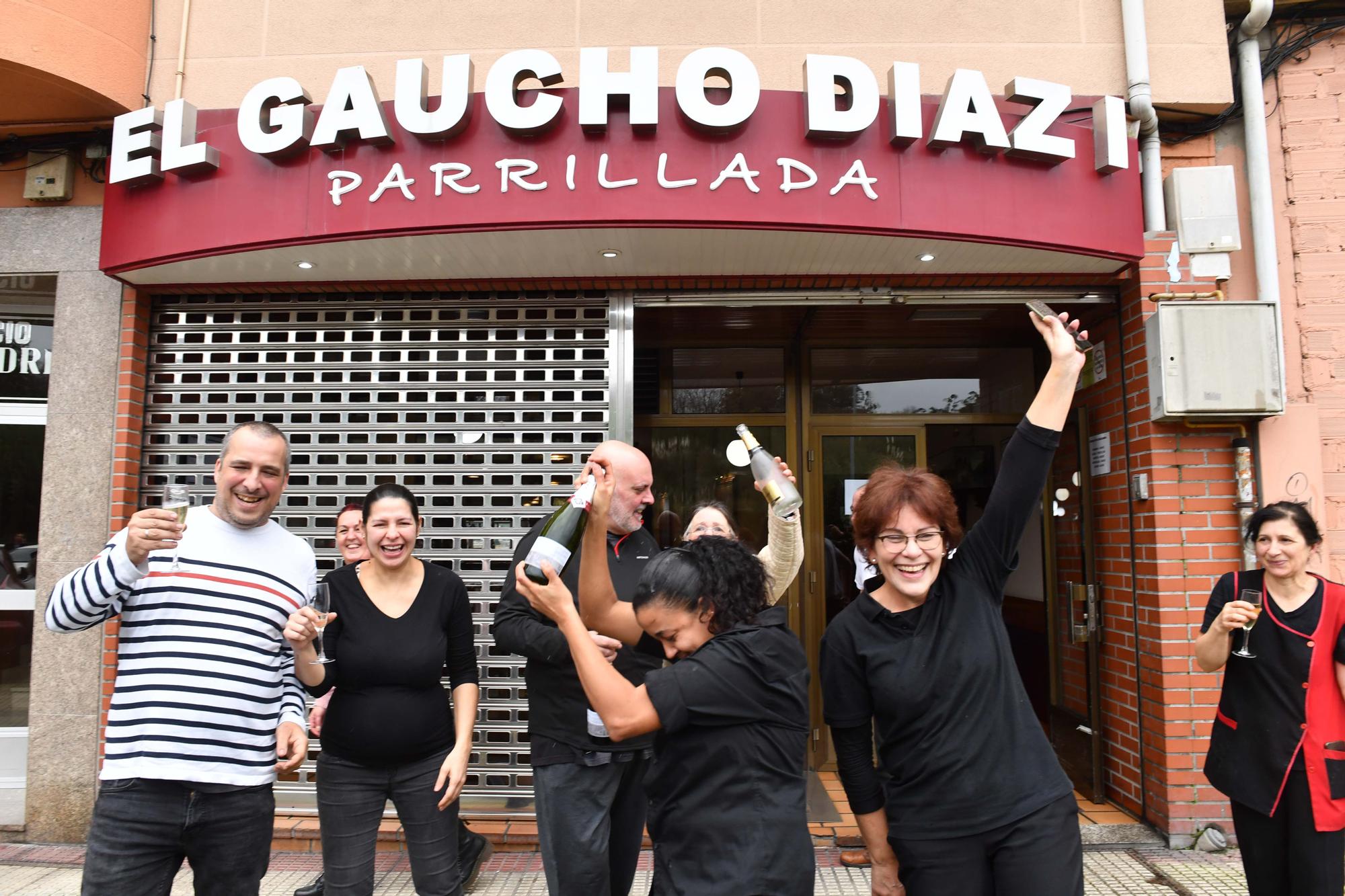 El Gordo cae en A Coruña: El primer premio de la Lotería de Navidad deja 180 millones entre la calle Barcelona y El Gaucho I