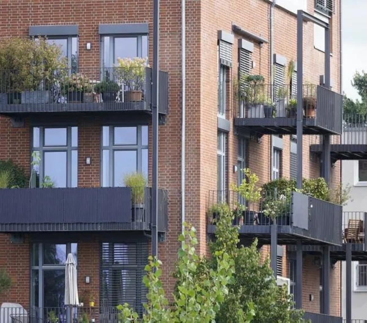 Paneles instalados en los balcones