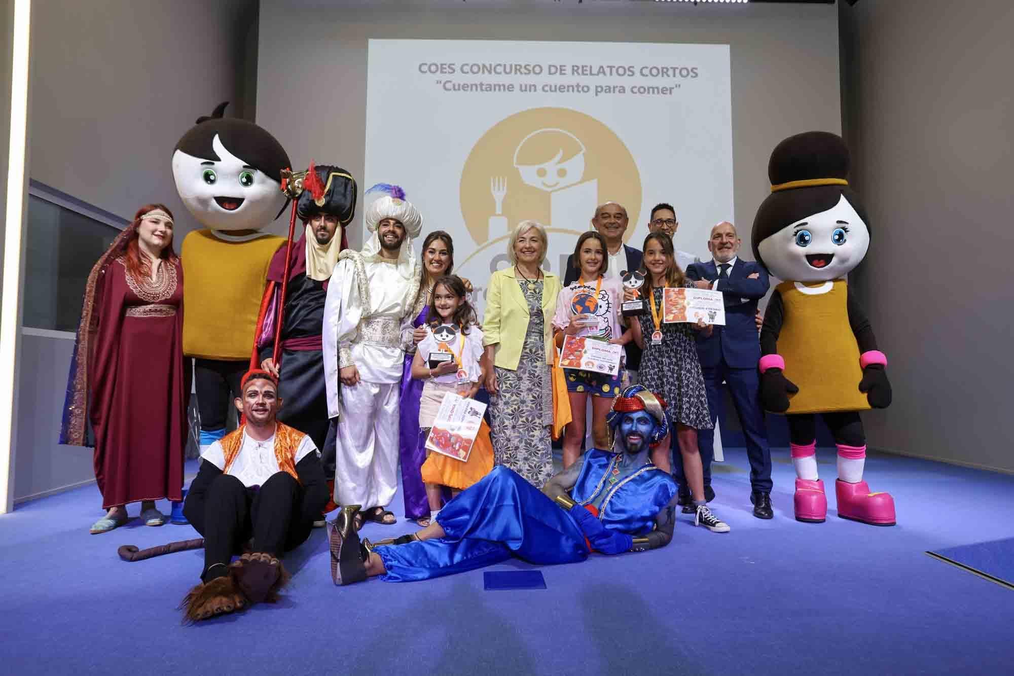 Entrega de premios del concurso infantil de relatos cortos "Cuéntame un cuento para comer" en el Club INFORMACIÓN organizado por COES