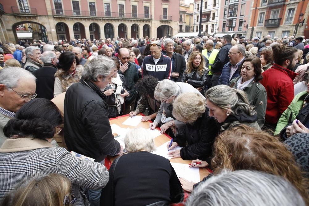 La defensa de la Universidad Laboral como Patrimonio mundial toma la calle