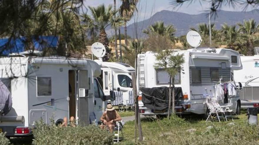 El consistorio impedirá a las autocaravanas aparcar fuera de su parking en el Parc Litoral