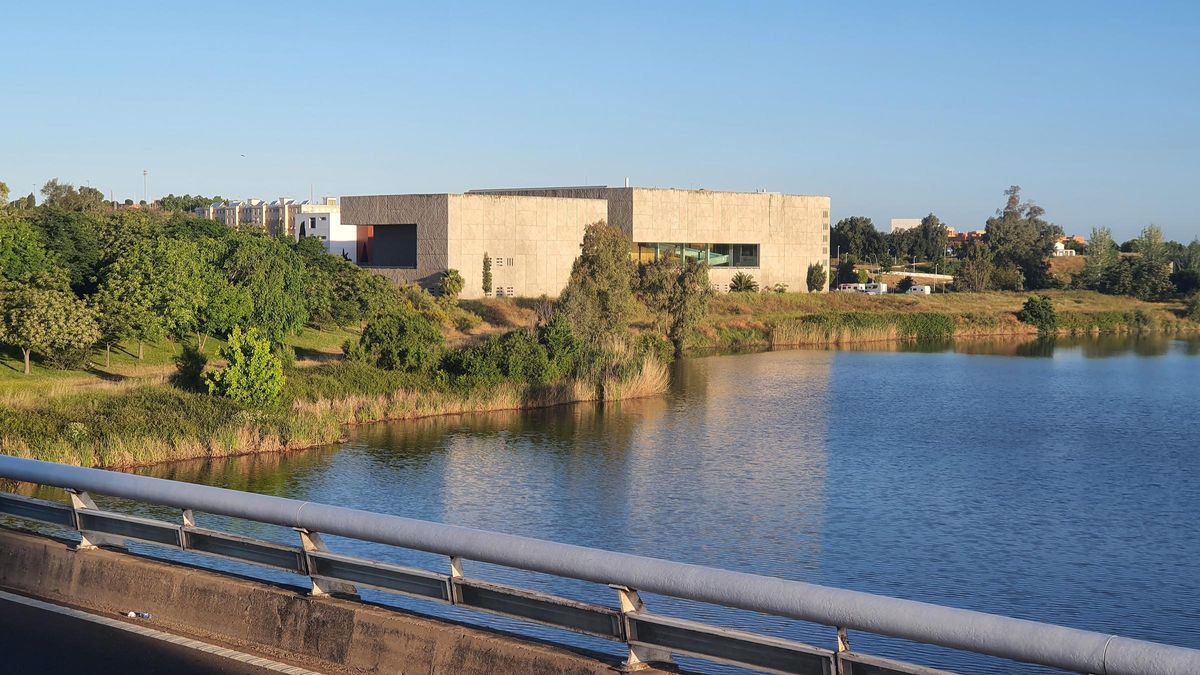 El Palacio de Congresos de Mérida, ubicado en la avenida del Río.