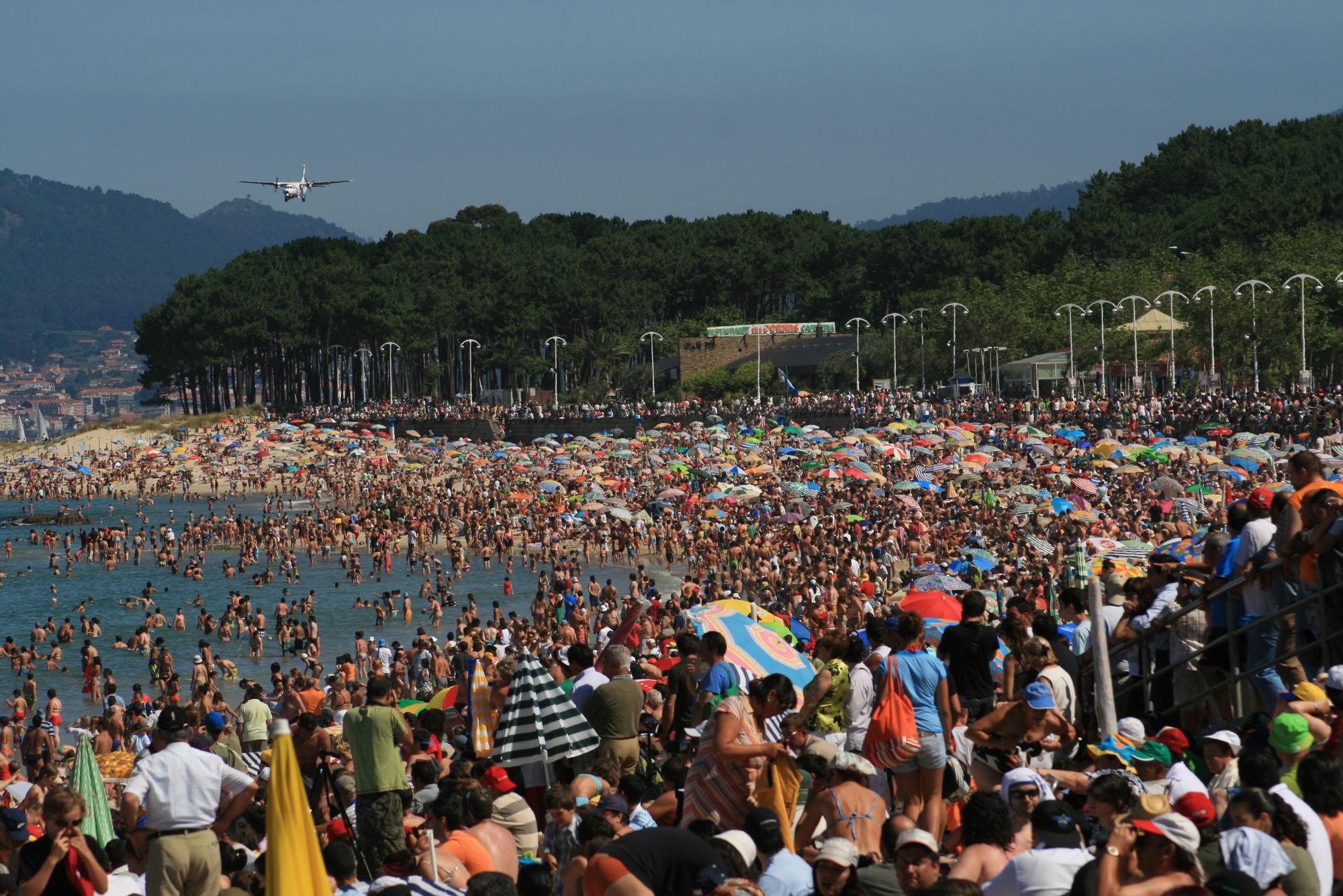Vista de la playa de Samil durane el Festival Aéreo de 2009