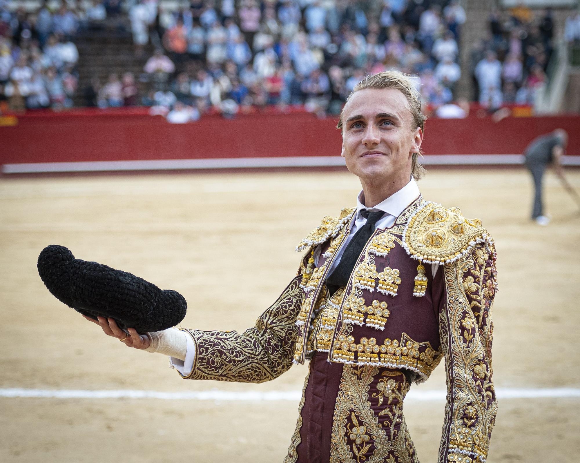 La primera novillada de la Feria de Fallas, en imágenes