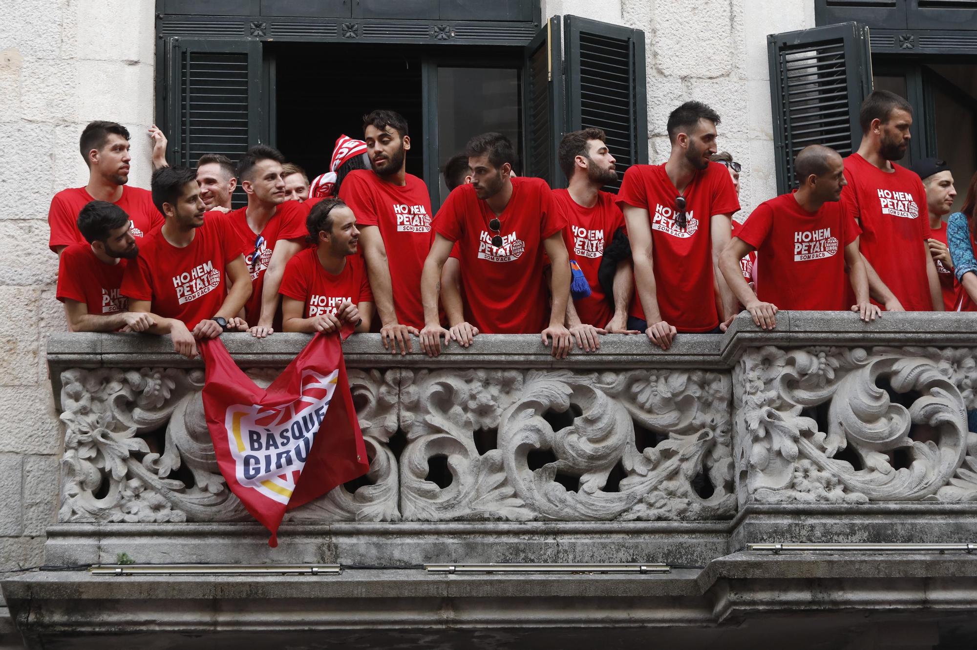 Les millors imatges de la rua de celebració del Girona i el Bàsquet Girona