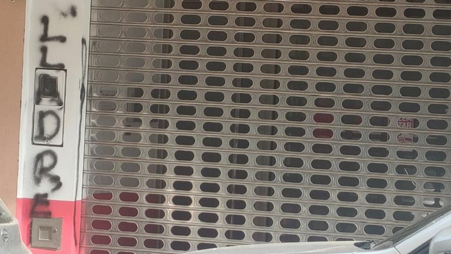 “Lladres”: el PSPV d’Ontinyent denuncia pintades vandàliques en la seua seu