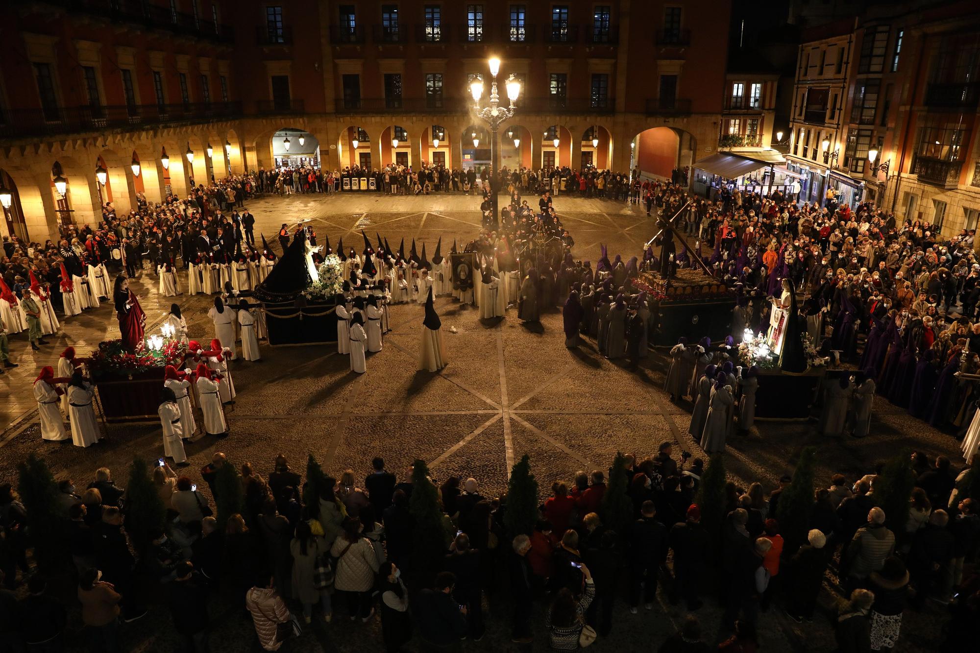 En imágenes: procesión del Miércoles Santo en Gijón