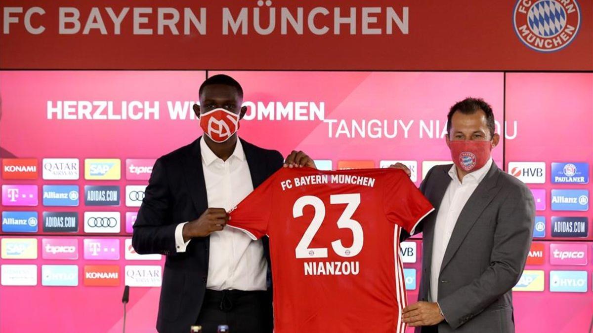 Tanguy Kouassi durante su presentación como nuevo jugador del Bayern
