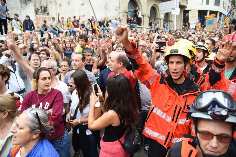 Multitudinària manifestació contra la violència a Manresa