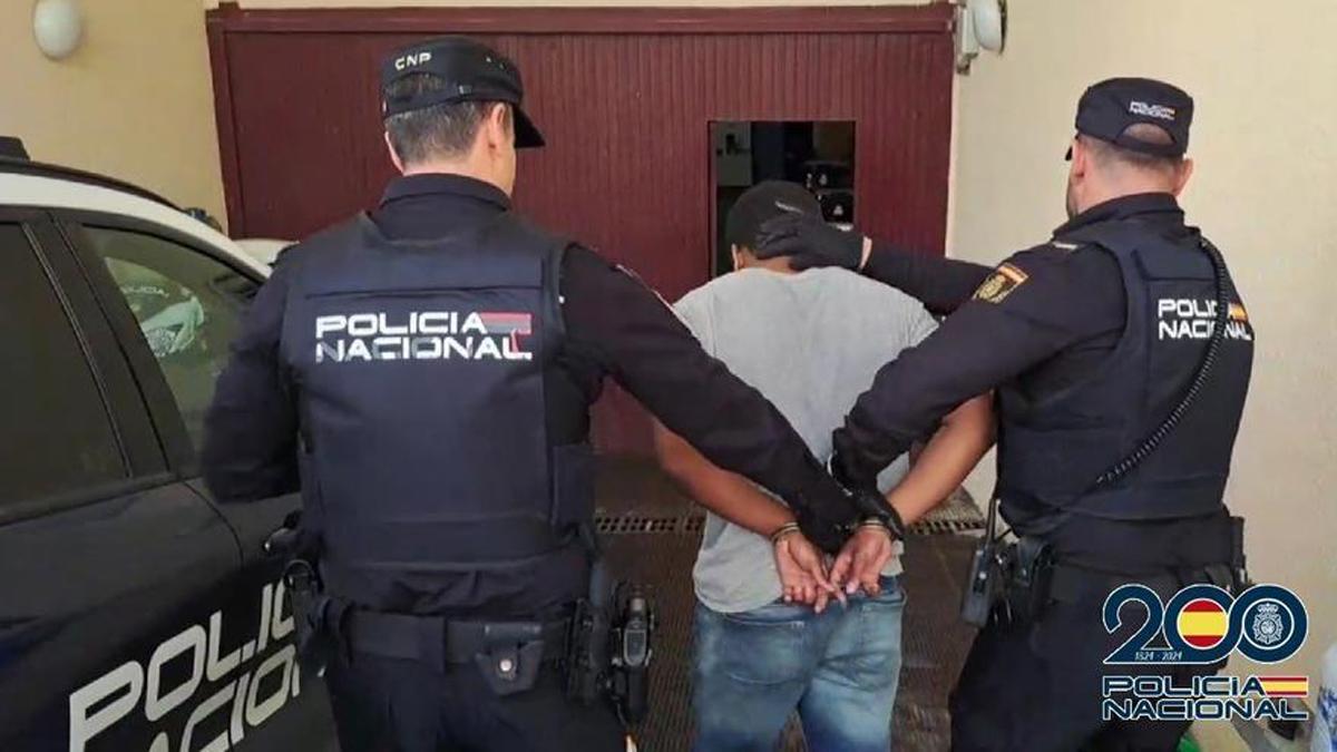 El arresto se ha producido este pasado jueves en el paseo marítimo de Fuengirola.