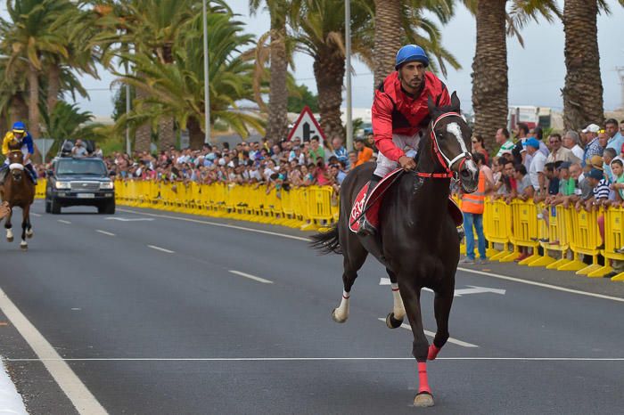 Carrera de caballos con motivo de las fiestas de ...