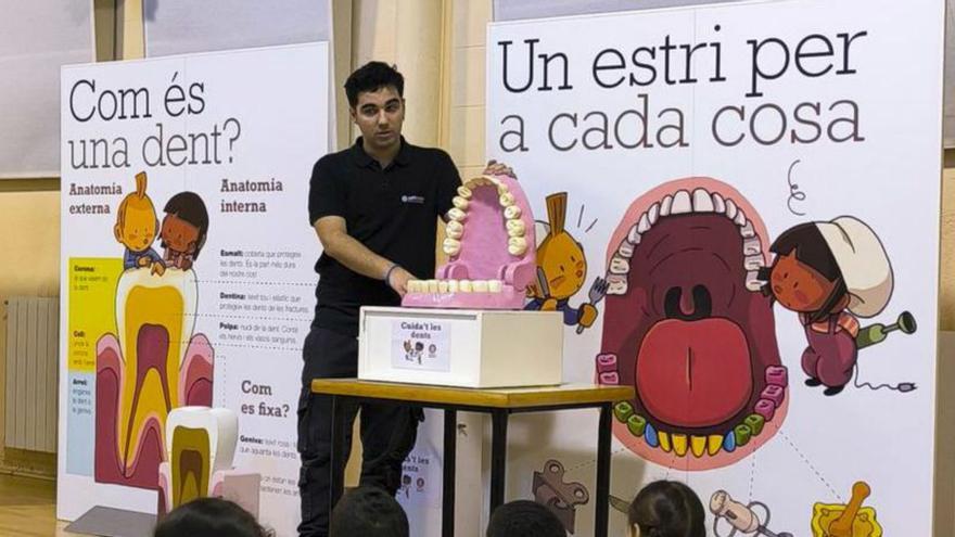 Més de 300 alumnes de 1r de primària visiten l’exposició ‘Cuida’t les dents’ sobre bons hàbits bucodentals | AJ. MANRESA