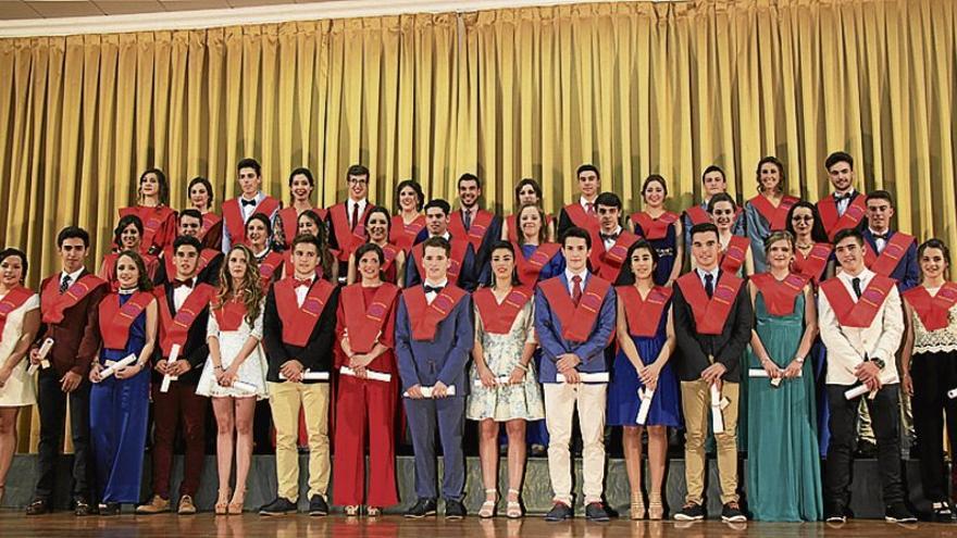 Gala de graduación en el Maestro Juan Calero