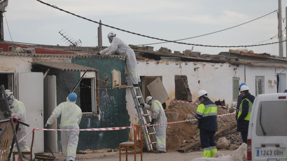 Ein Wohnblock der &quot;Drogensiedlung&quot; Son Banya wurde am Mittwoch (30.11.) abgerissen.